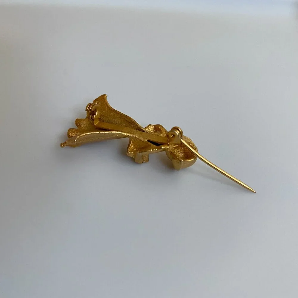 Estate Vintage Angel Choir Woman Reading Book Brushed Gold Tone Brooch Retro Pin